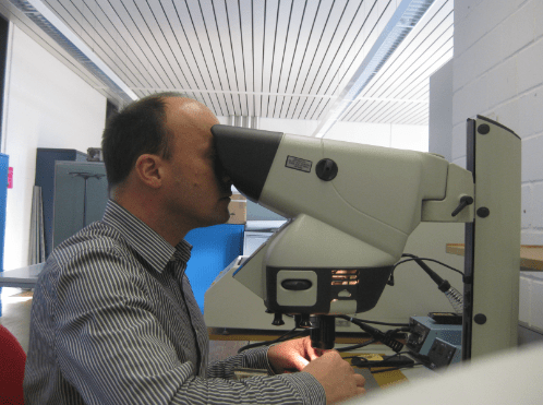 Microscopic investigation of skimming device