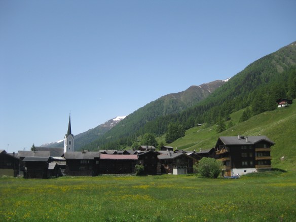 Lunch Break in Ulrichen between Nufenen and Grimsel