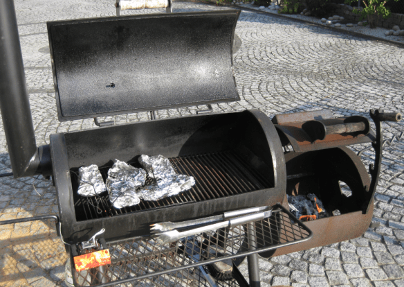 Wrapped Ribs in Smoking Box