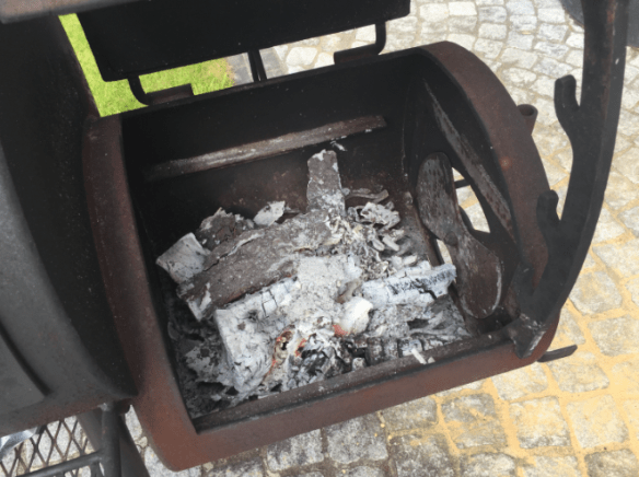 Firebox, ready to start smoking