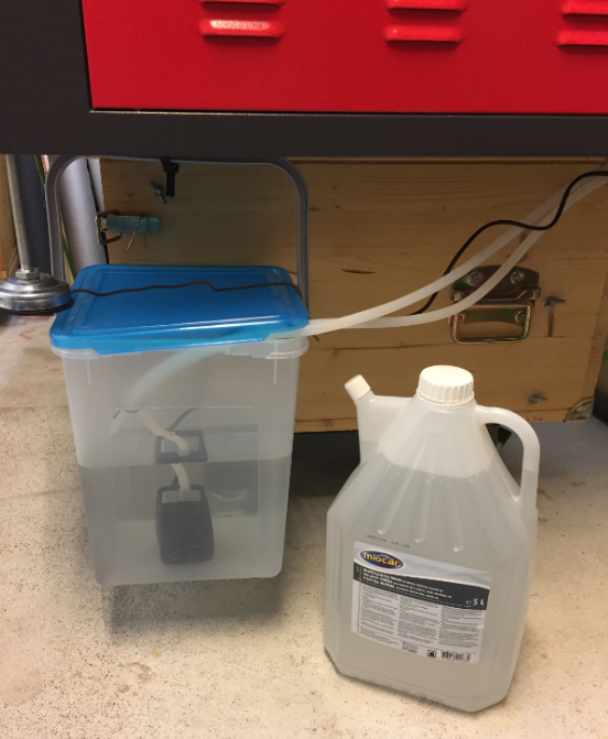 Water cooling with deionized 