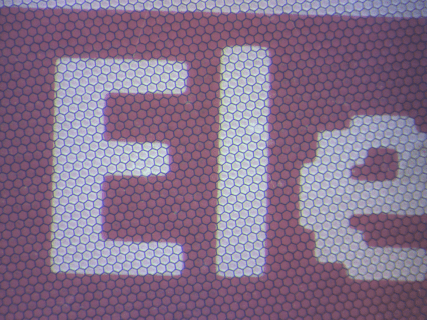E-Paper White/Red Detail