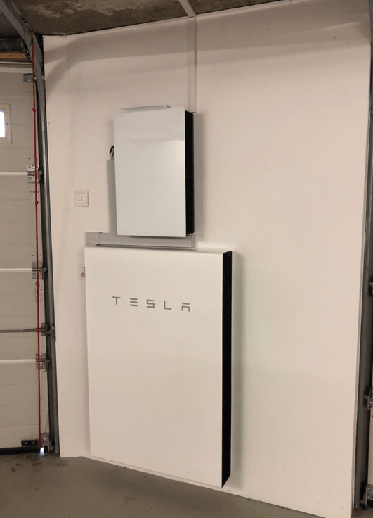 Tesla Powerwall (bottom) with Gateway (top)