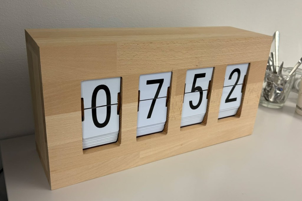 Split-Flap Clock
