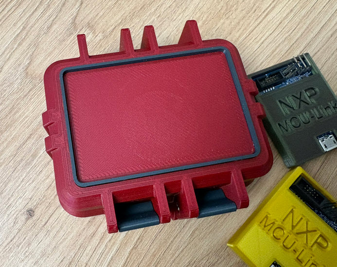 Bottom of stackable rugged box