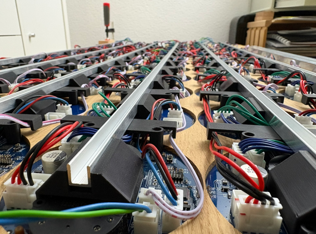 Detail with wiring and clock alignment
